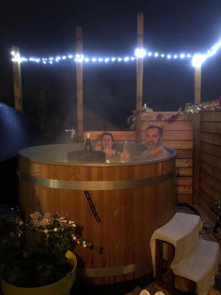 A La Marc'Quize Chambres D'Hotes, Petit Dejeuner Compris, Avec Piscine A Debordement En Exterieur, Bain Nordique A 38 Degres En Prestation Supplement Sur Reservation Horaire Anticipee 1 Place De Parking Gratuite Sur Place Mouxy Extérieur photo