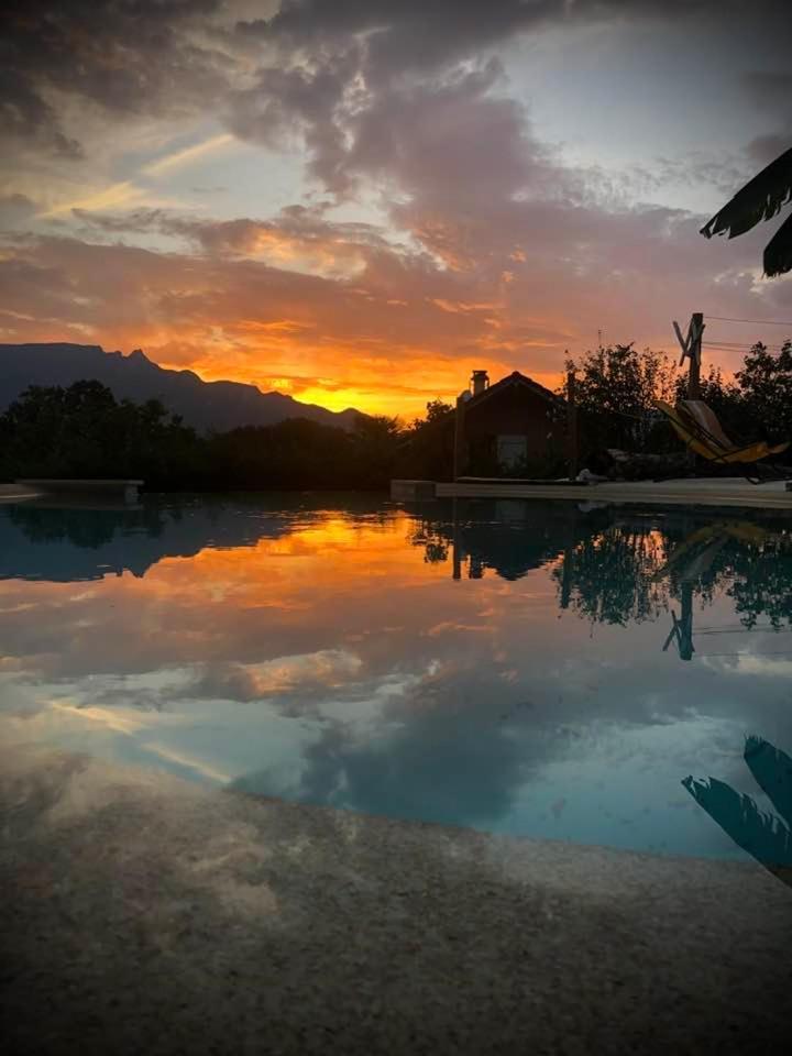 A La Marc'Quize Chambres D'Hotes, Petit Dejeuner Compris, Avec Piscine A Debordement En Exterieur, Bain Nordique A 38 Degres En Prestation Supplement Sur Reservation Horaire Anticipee 1 Place De Parking Gratuite Sur Place Mouxy Extérieur photo