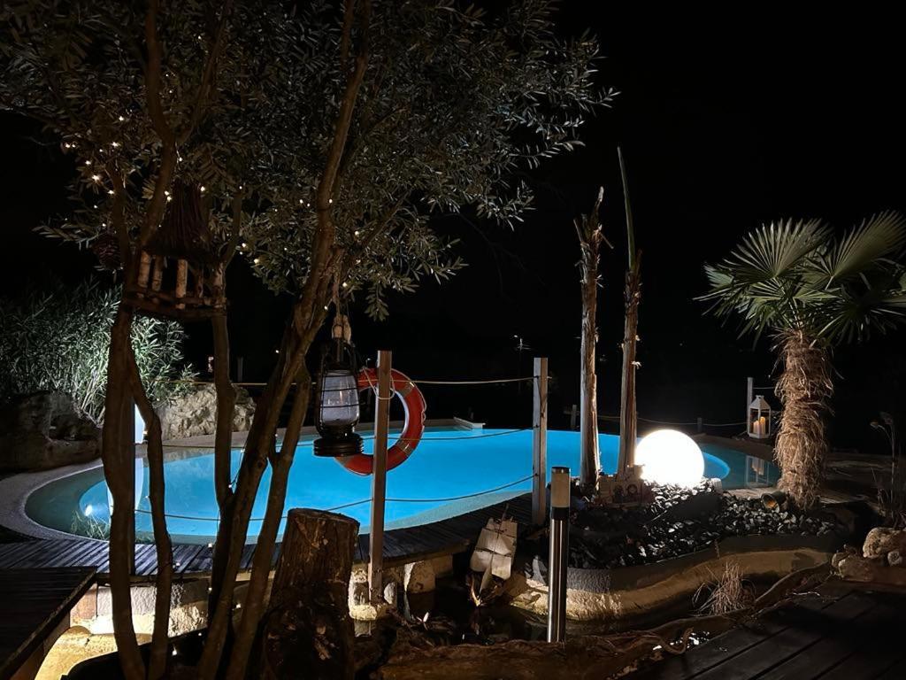 A La Marc'Quize Chambres D'Hotes, Petit Dejeuner Compris, Avec Piscine A Debordement En Exterieur, Bain Nordique A 38 Degres En Prestation Supplement Sur Reservation Horaire Anticipee 1 Place De Parking Gratuite Sur Place Mouxy Extérieur photo