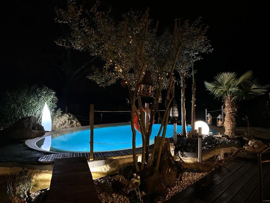 A La Marc'Quize Chambres D'Hotes, Petit Dejeuner Compris, Avec Piscine A Debordement En Exterieur, Bain Nordique A 38 Degres En Prestation Supplement Sur Reservation Horaire Anticipee 1 Place De Parking Gratuite Sur Place Mouxy Extérieur photo